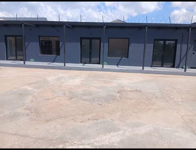 RETAIL PROPERTY TO RENT IN HOWICK CENTRAL